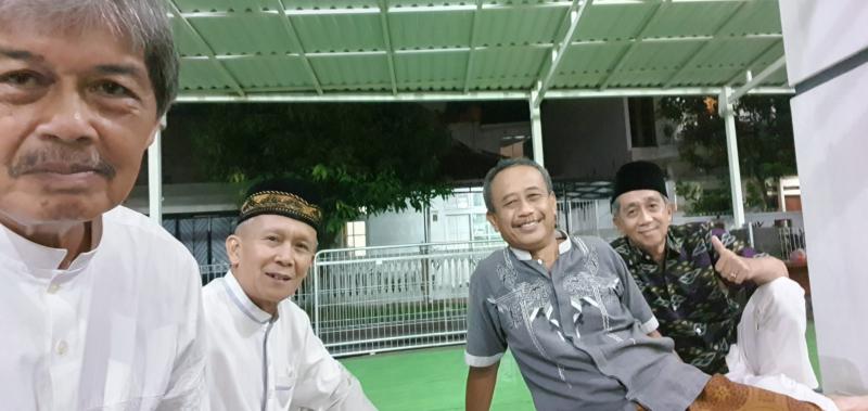 Kajian KH. Athian Ali, penuh sampai di teras masjid.